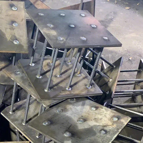 在确定酒泉预埋件位置时，需要考虑以下几点